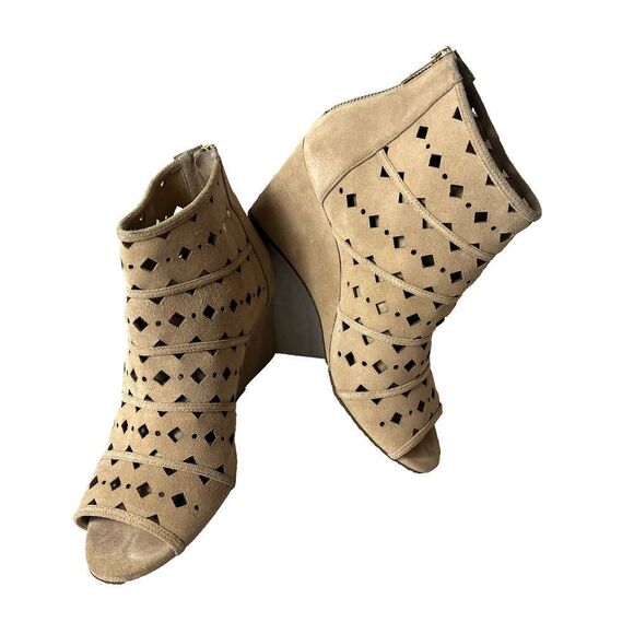Michael Kors Women's 9.5 M Beige Wedge Suede Wrap Cutout Back Zip Peep Toe Heels - Picture 3 of 10
